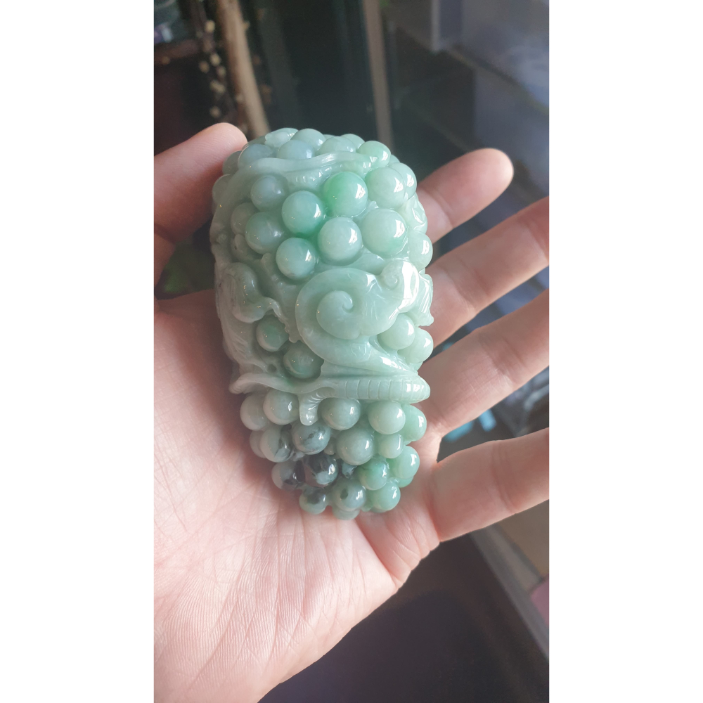 逸品軒～天然緬甸玉A貨-R2215-飄花葡萄手把件 長93.1mm寬54mm厚48mm 顏色漂亮。葡萄有多子多福、人丁興-細節圖2