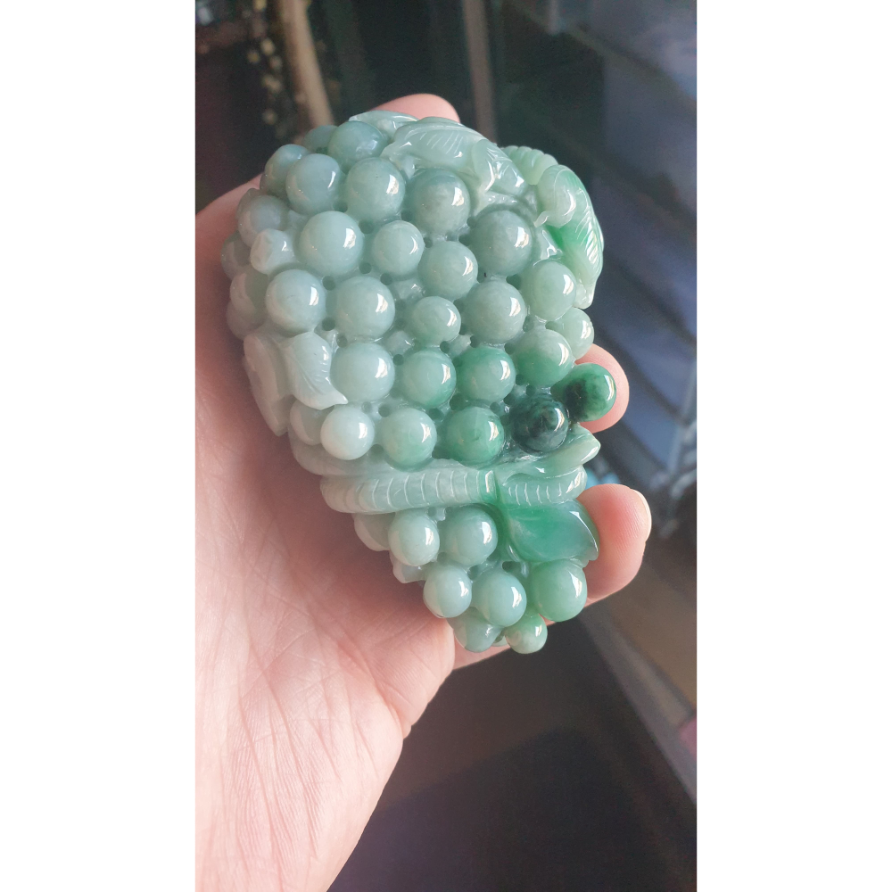 逸品軒～天然緬甸玉A貨-R2215-飄花葡萄手把件 長93.1mm寬54mm厚48mm 顏色漂亮。葡萄有多子多福、人丁興-細節圖5