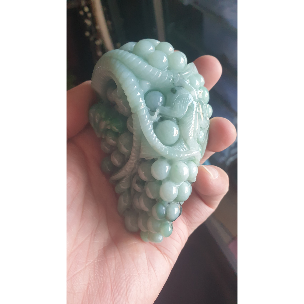 逸品軒～天然緬甸玉A貨-R2215-飄花葡萄手把件 長93.1mm寬54mm厚48mm 顏色漂亮。葡萄有多子多福、人丁興-細節圖7