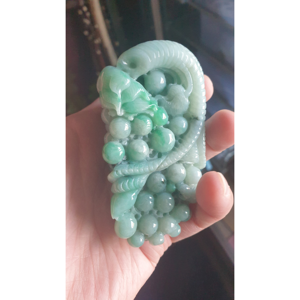 逸品軒～天然緬甸玉A貨-R2215-飄花葡萄手把件 長93.1mm寬54mm厚48mm 顏色漂亮。葡萄有多子多福、人丁興-細節圖8