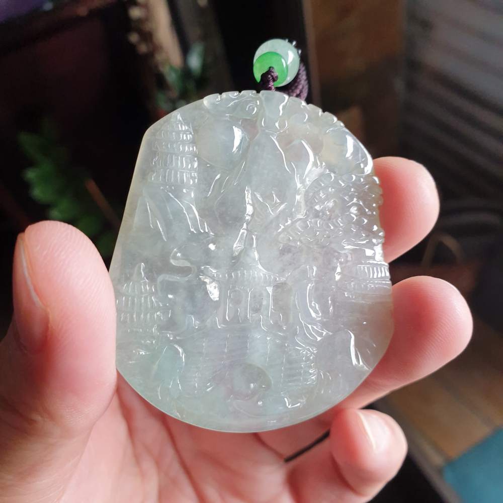 逸品軒~天然緬甸玉A貨-R2225-冰玻種山水貴人墜子(附亞瑟證書) 長55.2mm寬50.9mm厚4.1mm 種水好-細節圖3