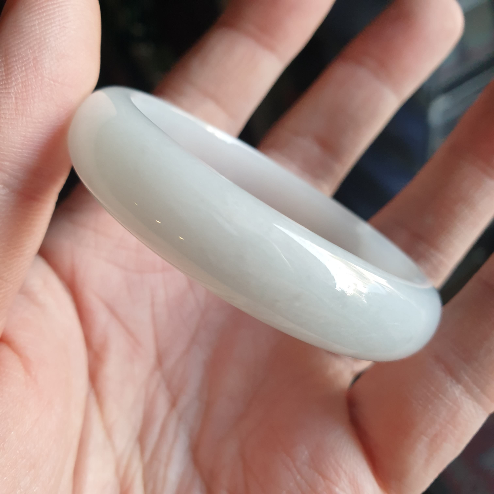 逸品軒~天然緬甸玉A貨-Y732-細糯貴妃鐲 寬12mm厚6.2mm內徑長50.6mm短45.5mm約15.6圍已扣圍-細節圖2