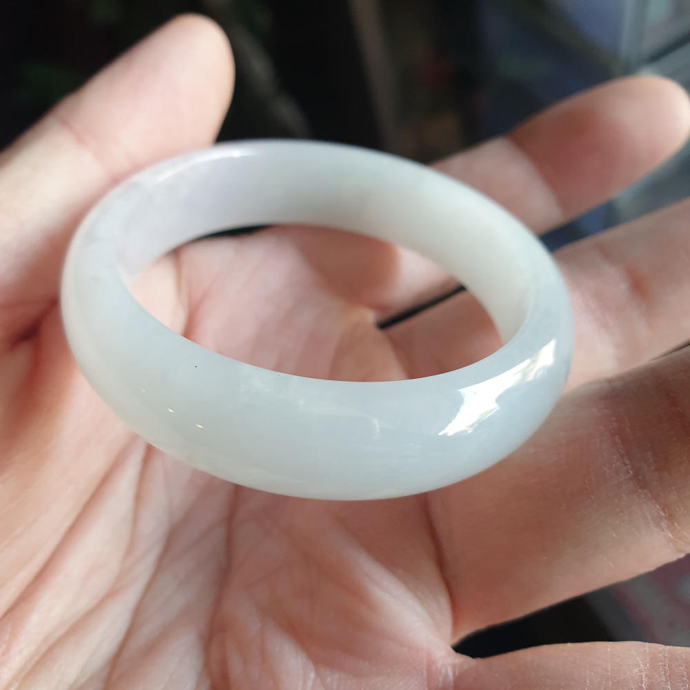 逸品軒~天然緬甸玉A貨-Y732-細糯貴妃鐲 寬12mm厚6.2mm內徑長50.6mm短45.5mm約15.6圍已扣圍-細節圖5