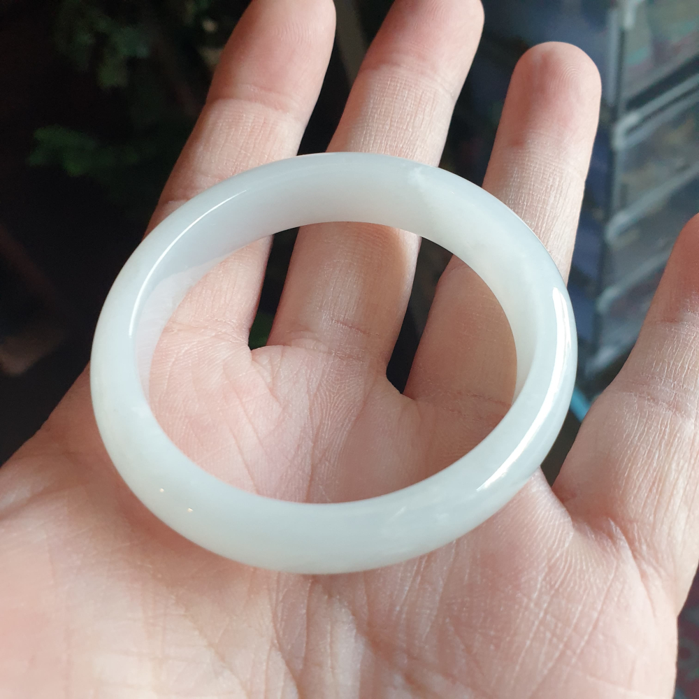 逸品軒~天然緬甸玉A貨-Y732-細糯貴妃鐲 寬12mm厚6.2mm內徑長50.6mm短45.5mm約15.6圍已扣圍-細節圖6