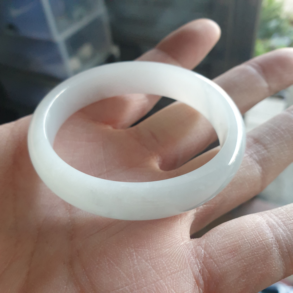 逸品軒~天然緬甸玉A貨-Y732-細糯貴妃鐲 寬12mm厚6.2mm內徑長50.6mm短45.5mm約15.6圍已扣圍-細節圖7