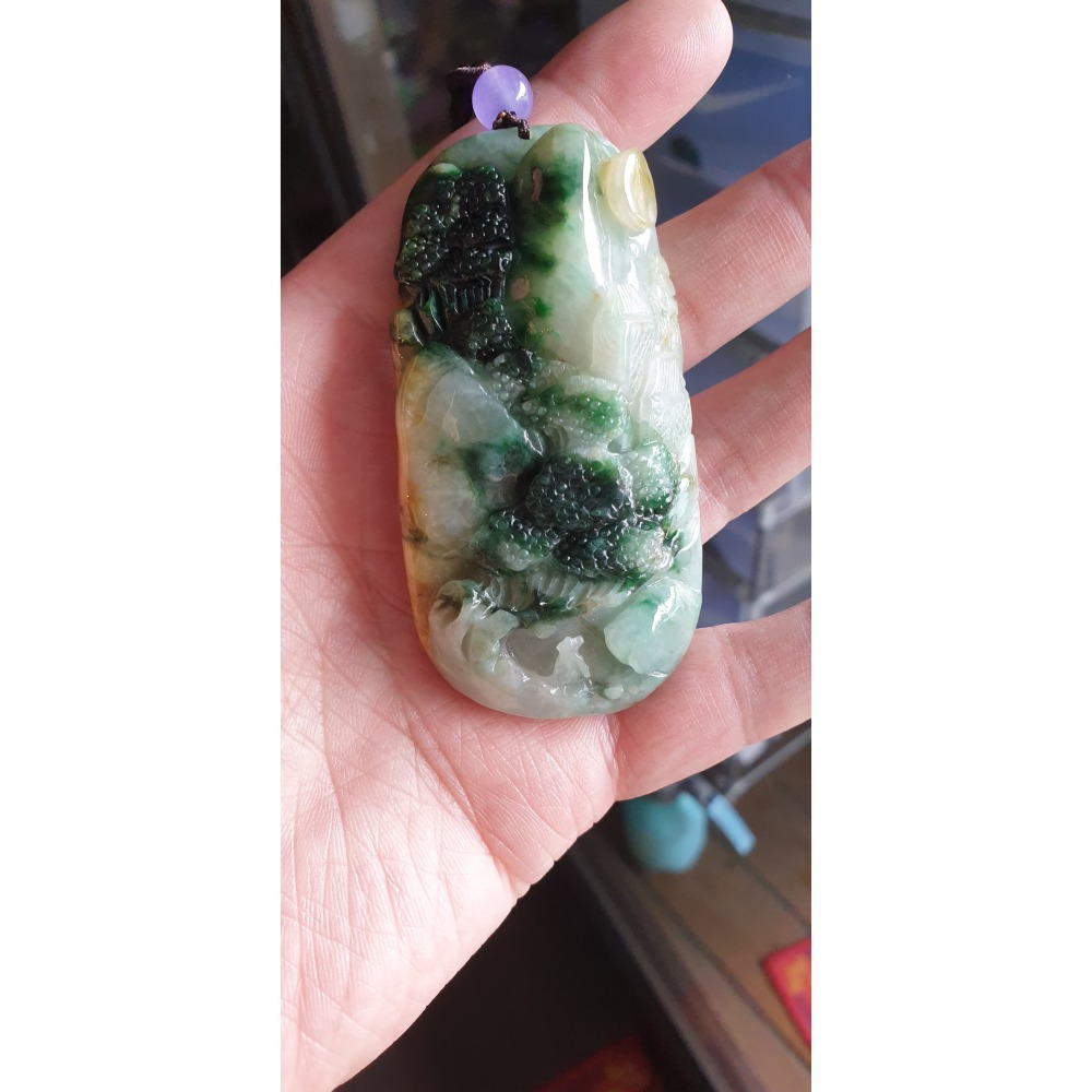 天然緬甸玉A貨-R2234-黃翡飄花山水貴人墜子 長78.4mm寬40.3mm厚16.5mm 糯種，顏色漂亮，巧色巧雕。-細節圖3