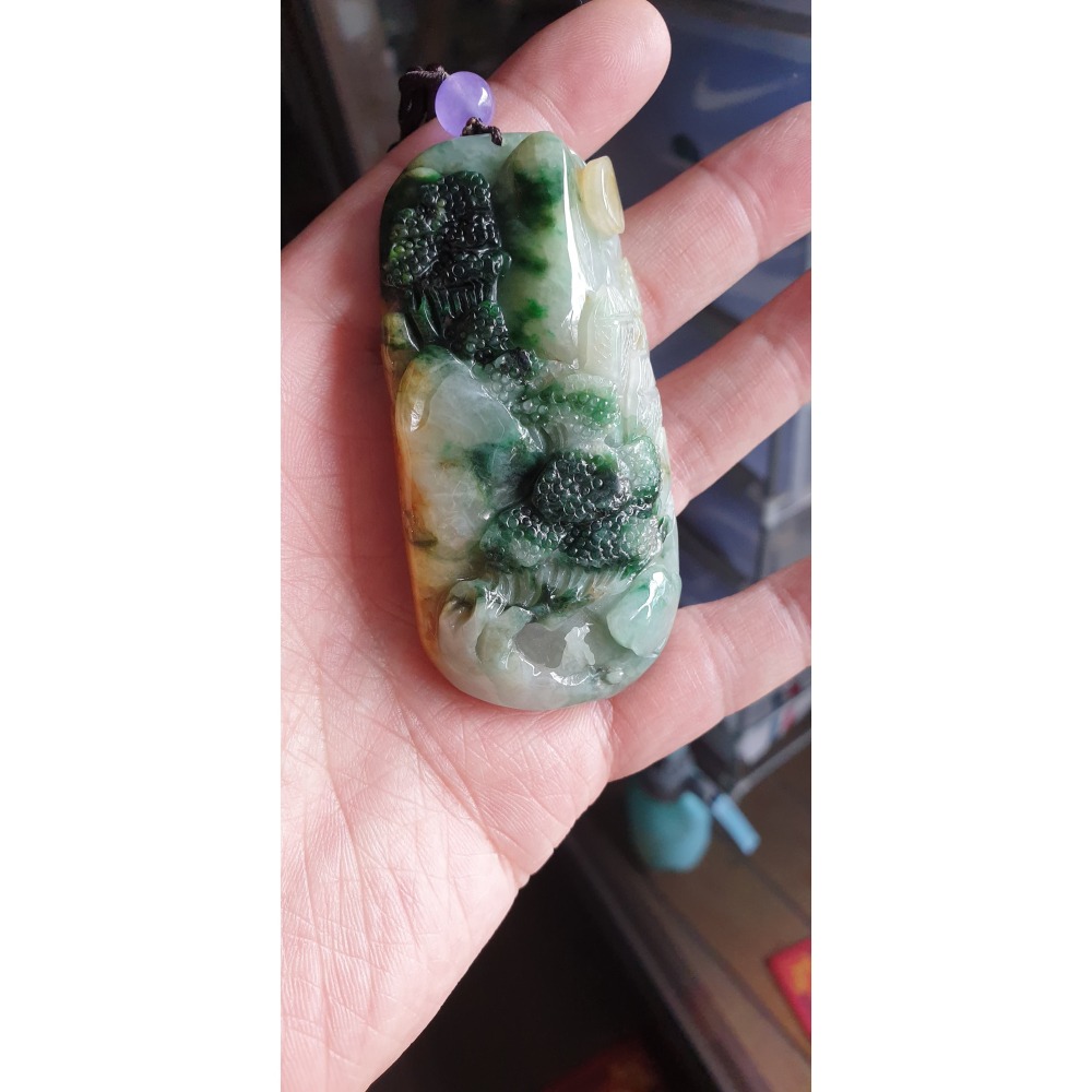 天然緬甸玉A貨-R2234-黃翡飄花山水貴人墜子 長78.4mm寬40.3mm厚16.5mm 糯種，顏色漂亮，巧色巧雕。-細節圖4