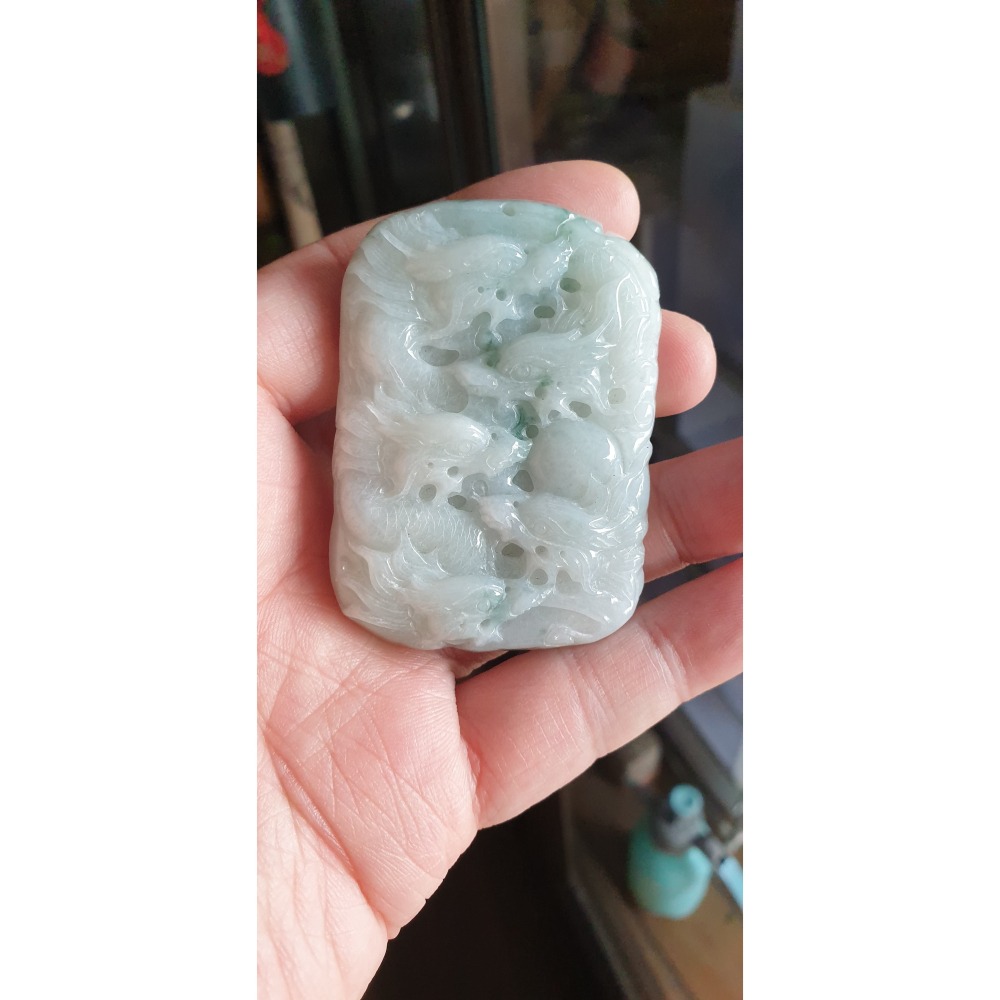 逸品軒~天然緬甸玉A貨-R2241-細糯飄花九龍牌墜子 長63.3mm寬45.2mm厚14mm 顏色漂亮，線條繁複生動。-細節圖3