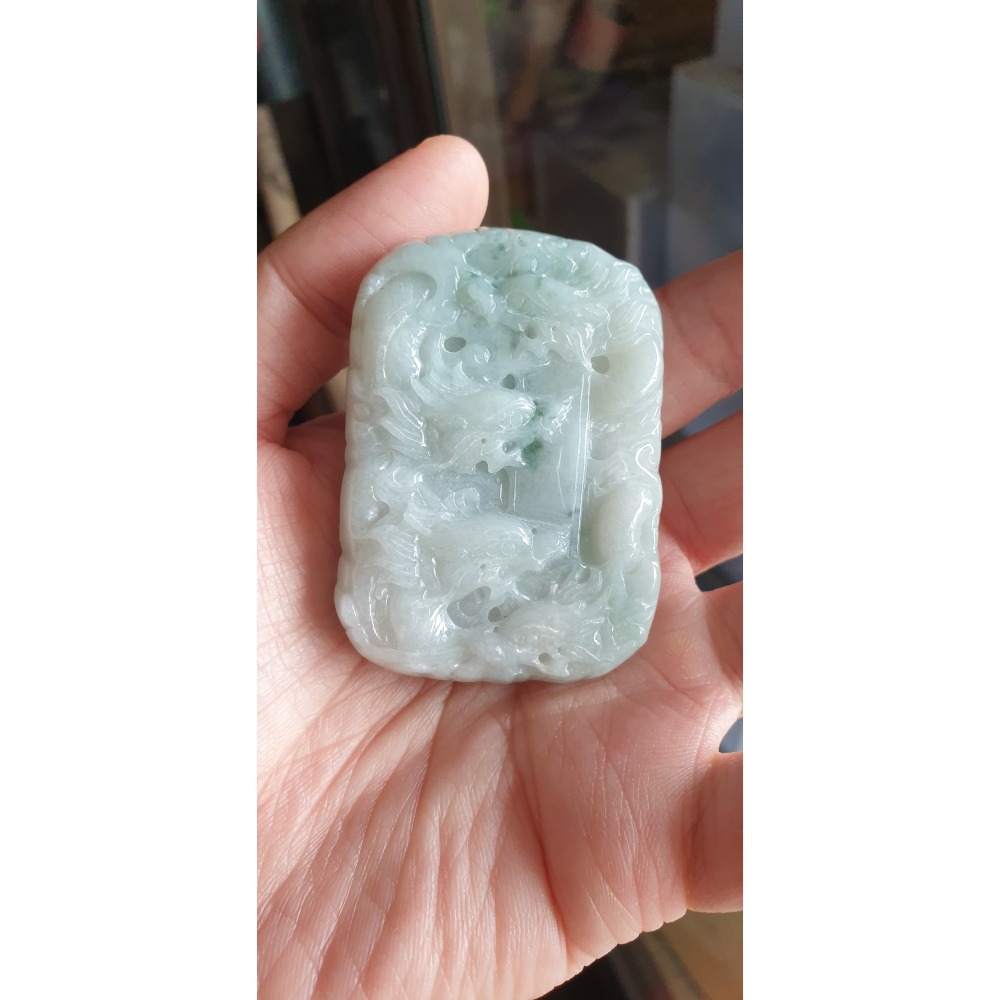 逸品軒~天然緬甸玉A貨-R2241-細糯飄花九龍牌墜子 長63.3mm寬45.2mm厚14mm 顏色漂亮，線條繁複生動。-細節圖4