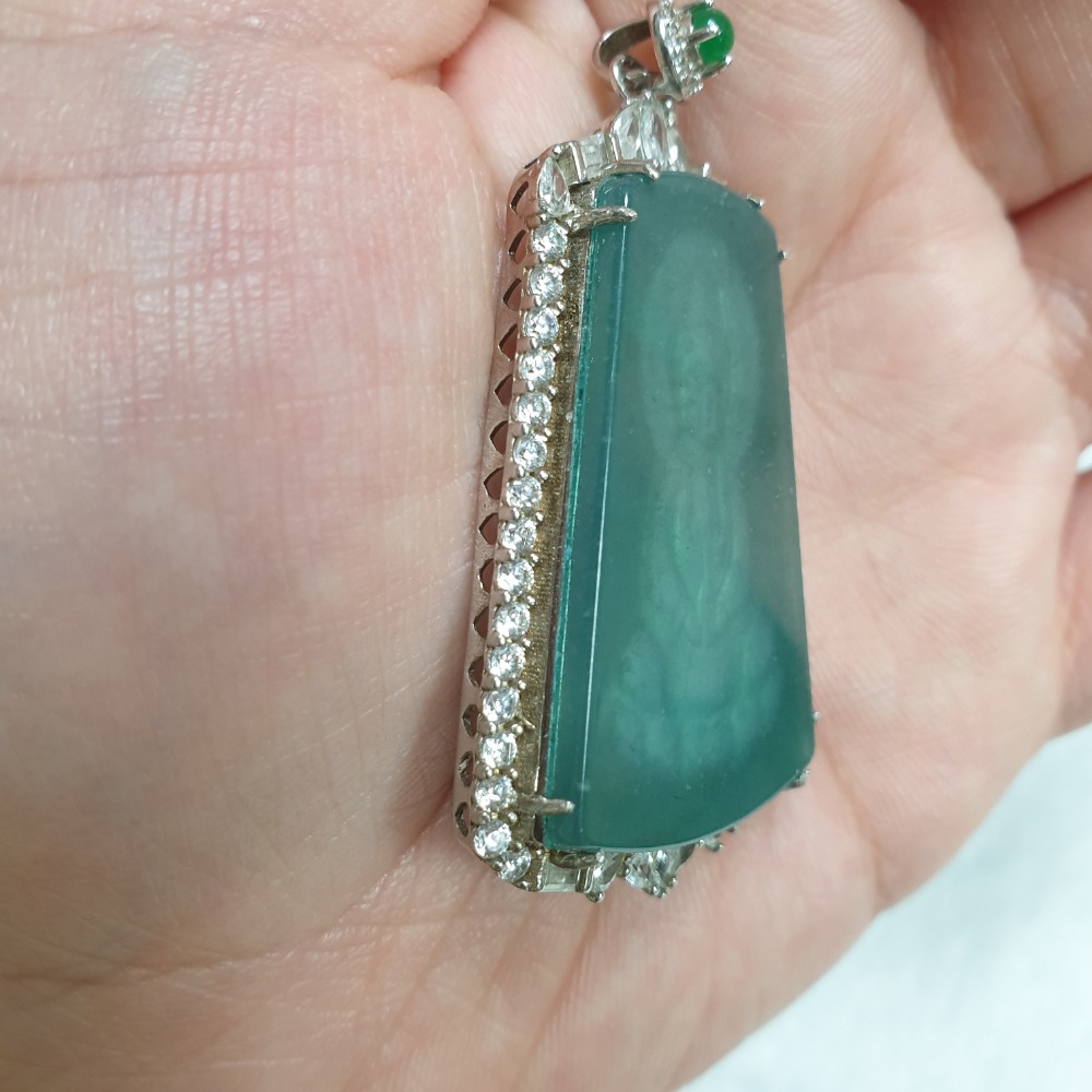 逸品軒～天然翡翠A貨-Z6332-瓜料陰雕寶瓶觀音墜子 長40mm寬22.6mm厚7mm 💰優惠價1800元-細節圖3