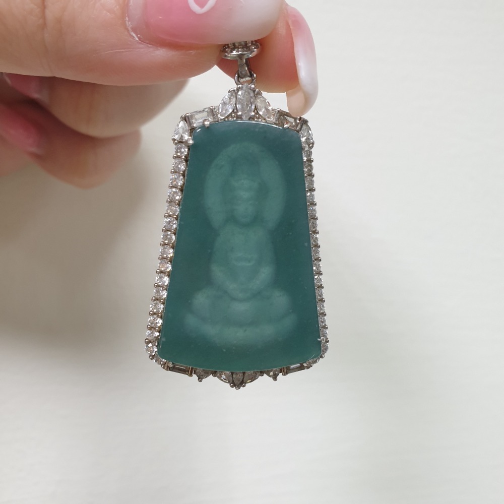 逸品軒～天然翡翠A貨-Z6332-瓜料陰雕寶瓶觀音墜子 長40mm寬22.6mm厚7mm 💰優惠價1800元-細節圖4