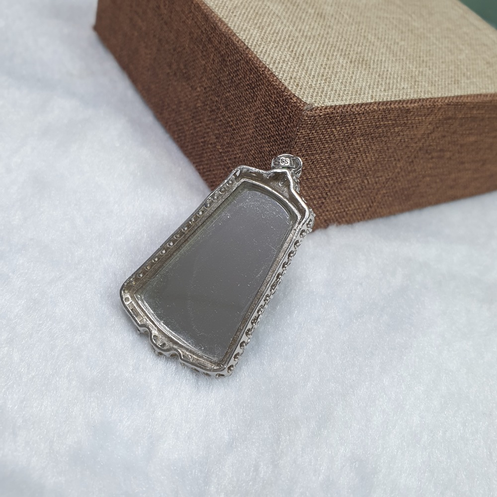 逸品軒～天然翡翠A貨-Z6332-瓜料陰雕寶瓶觀音墜子 長40mm寬22.6mm厚7mm 💰優惠價1800元-細節圖6