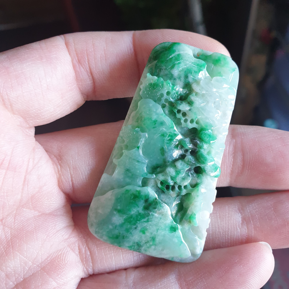 逸品軒~天然緬甸玉A貨-R2253-飄綠花山水貴人墜子 長54.3mm寬31.4mm厚7.9mm 顏色漂亮。-細節圖6