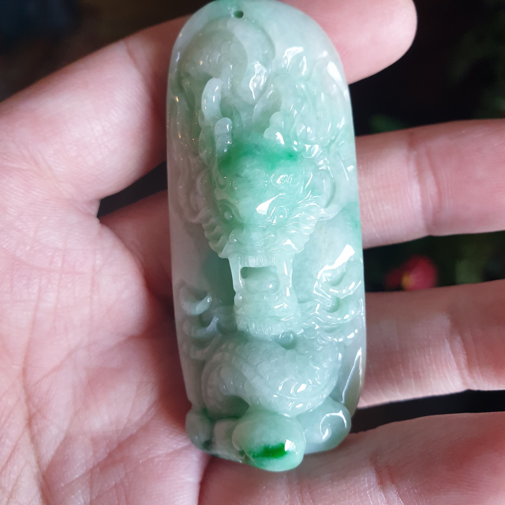 逸品軒~天然緬甸玉A貨-R2255-白底青龍如意墜子 長66.3mm寬28.3mm厚21mm水頭好，玉質細膩，顏色漂亮-細節圖6