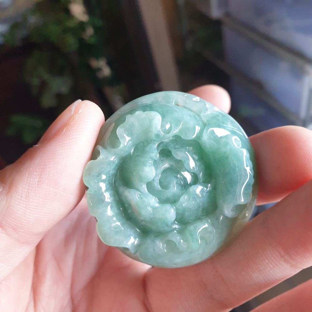 逸品軒~天然緬甸玉A貨-R2256-果綠牡丹花墜子 長44.5mm寬43.9mm厚12.2mm 顏色漂亮。-細節圖8