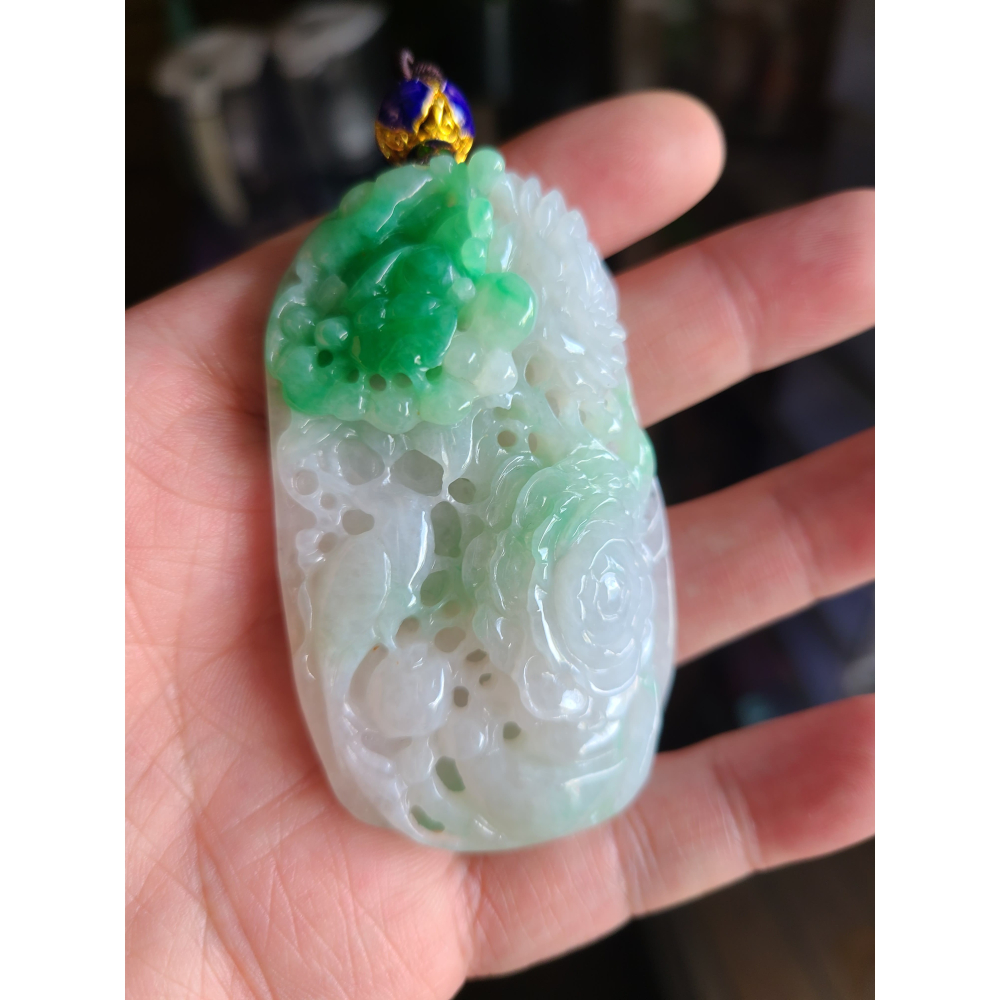 逸品軒~天然緬甸玉A貨-R2289-白底青鳥語花香墜子 長71.8mm寬43.2mm厚18.4mm 水頭好，白底帶陽綠-細節圖7