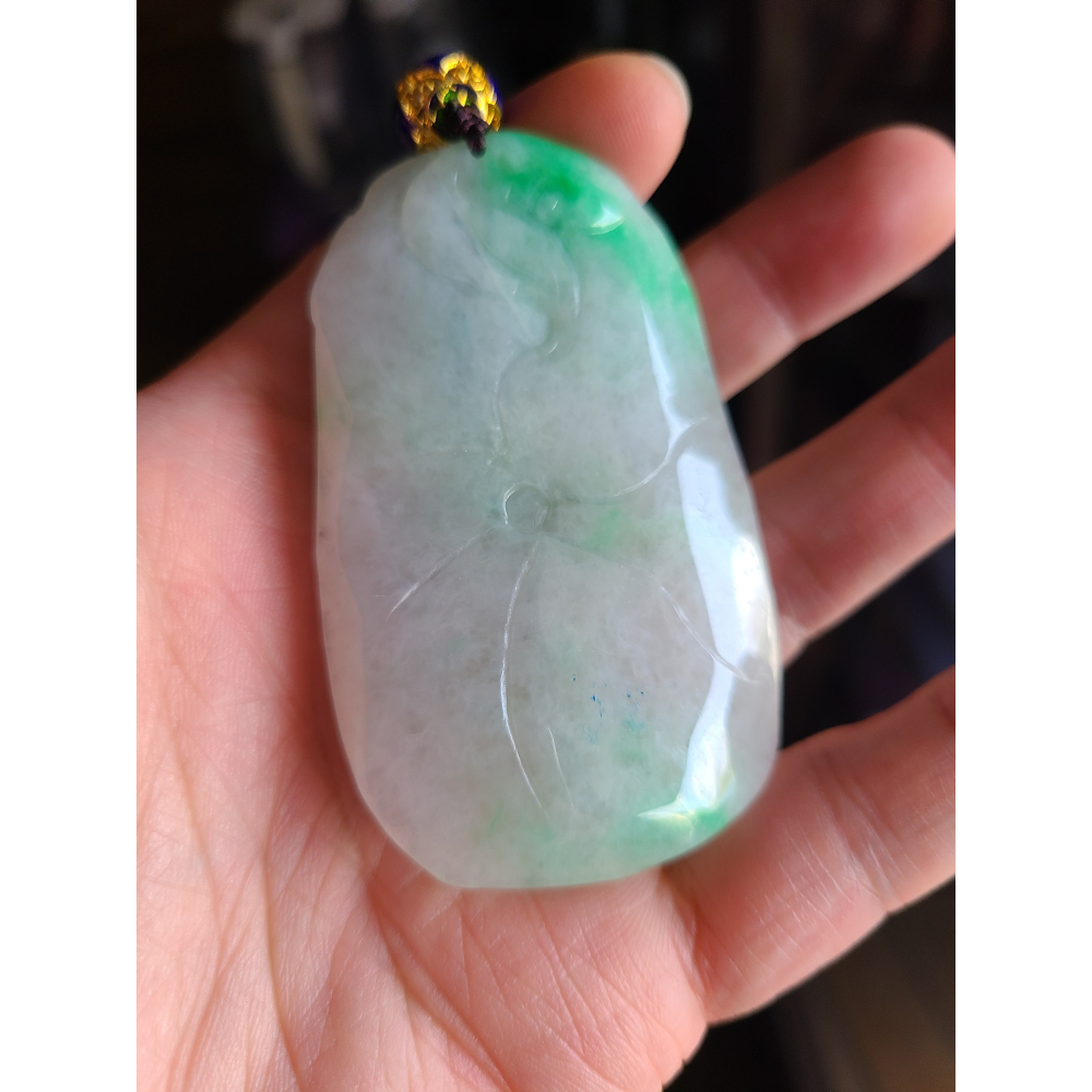 逸品軒~天然緬甸玉A貨-R2289-白底青鳥語花香墜子 長71.8mm寬43.2mm厚18.4mm 水頭好，白底帶陽綠-細節圖8