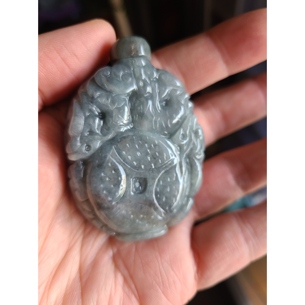 逸品軒~天然緬甸玉A貨-R2295-烏雞九龍牌鼻煙壺 長62mm寬43.2mm厚16mm 水頭好，顏色漂亮。-細節圖2