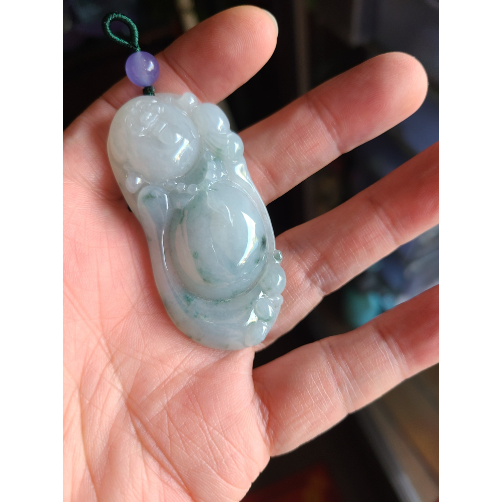 逸品軒~天然緬甸玉A貨-R2299-冰細糯紫羅蘭飄花彌勒佛墜子 長65.4m寬30mm厚12.5mm 水頭好，玉質細膩-細節圖5