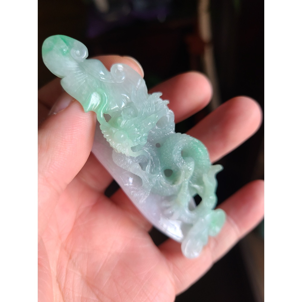 逸品軒~天然緬甸玉A貨-R2302-春彩龍如意擺件 長91.3mm寬26.5mm厚22mm 水頭好，顏色漂亮。 手工雕-細節圖7