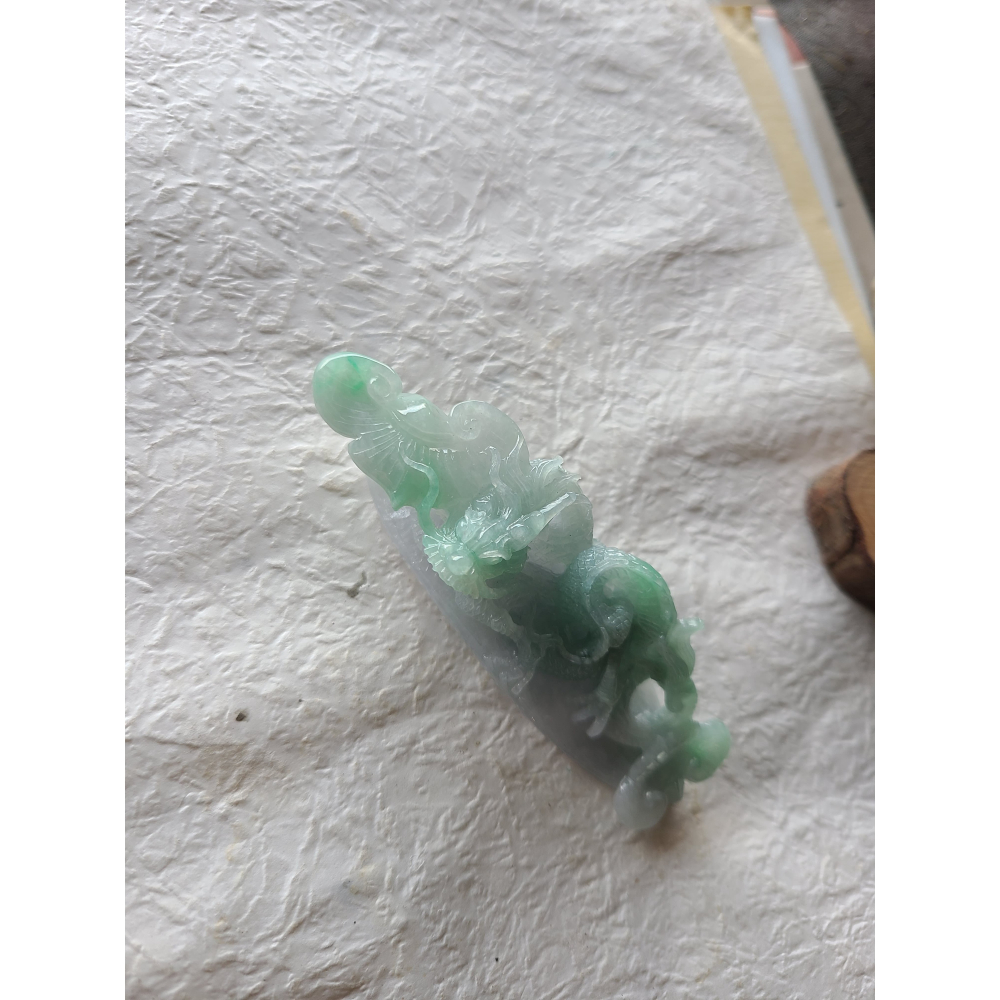 逸品軒~天然緬甸玉A貨-R2302-春彩龍如意擺件 長91.3mm寬26.5mm厚22mm 水頭好，顏色漂亮。 手工雕-細節圖9