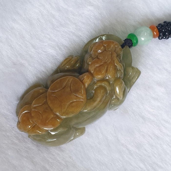 逸品軒～天然緬甸玉A貨-Z6544-黃翡招財貔貅墜子/小擺件 長53.2mm寬28.2mm厚17.5mm-細節圖3