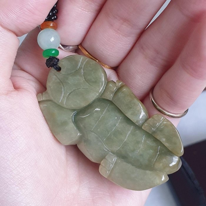 逸品軒～天然緬甸玉A貨-Z6544-黃翡招財貔貅墜子/小擺件 長53.2mm寬28.2mm厚17.5mm-細節圖4