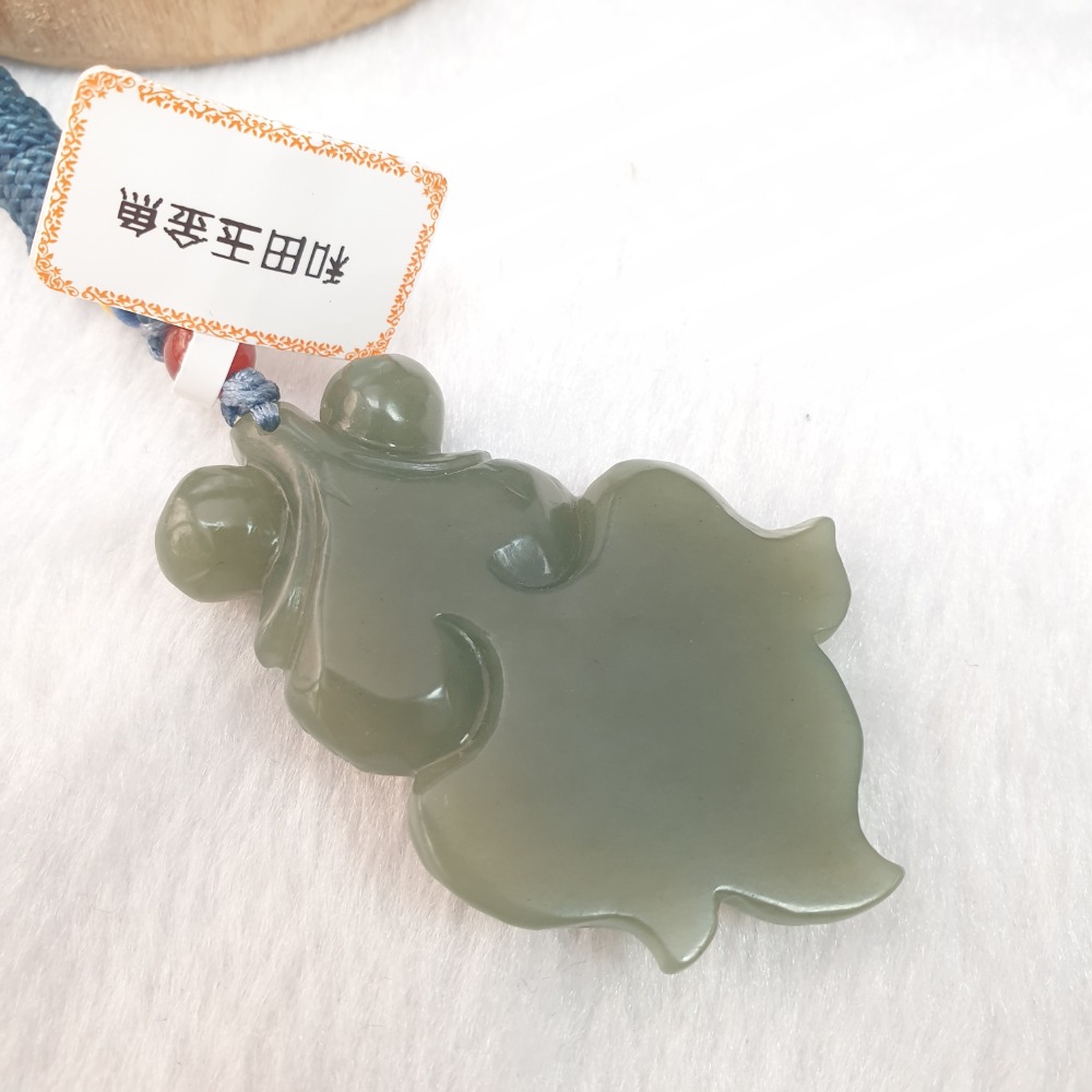 逸品軒~天然和田玉-Z6604-金魚墜子 長54.2mm寬37mm厚10.6mm 💰售價1500元-細節圖2