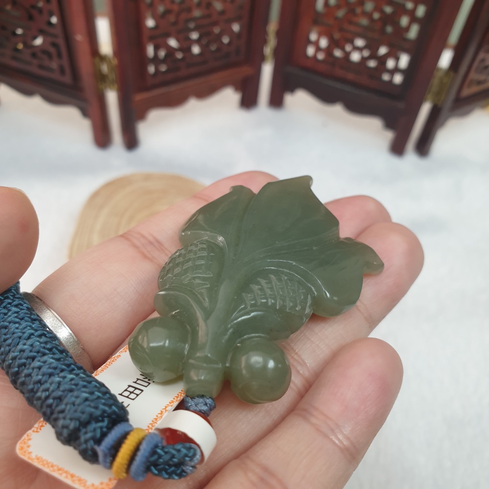 逸品軒~天然和田玉-Z6604-金魚墜子 長54.2mm寬37mm厚10.6mm 💰售價1500元-細節圖3