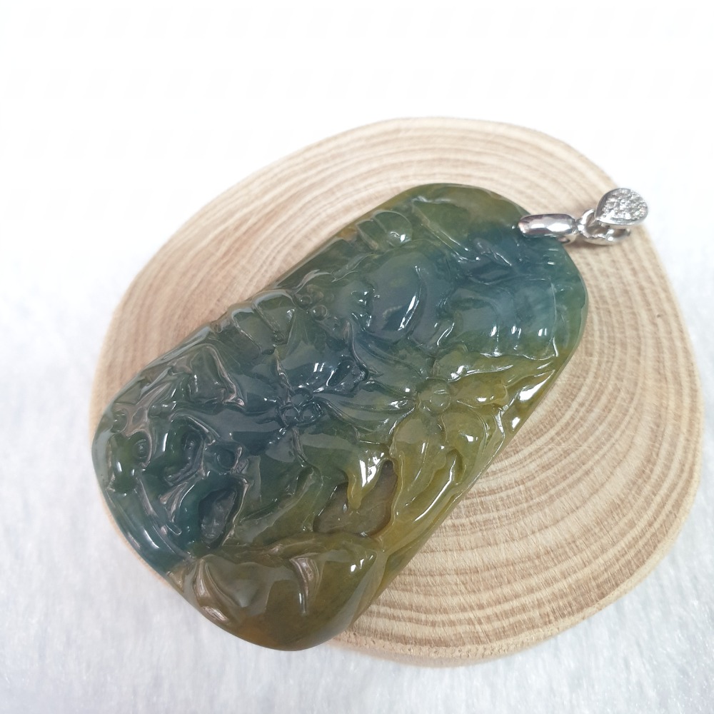 逸品軒～天然翡翠A貨-Z6607-瓜料雙色山水墜子 長51.4mm寬31.4mm厚7.5mm 💰售價1500元-細節圖2