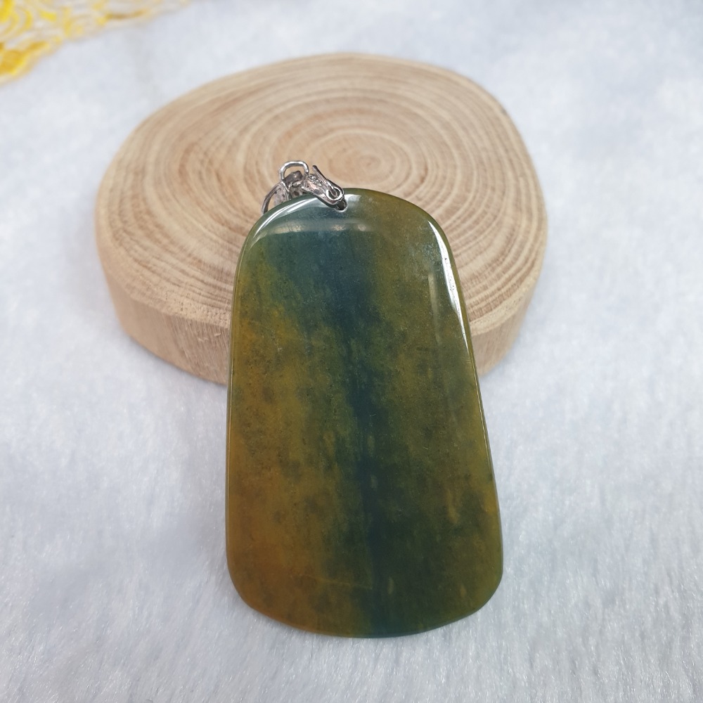 逸品軒～天然翡翠A貨-Z6607-瓜料雙色山水墜子 長51.4mm寬31.4mm厚7.5mm 💰售價1500元-細節圖5