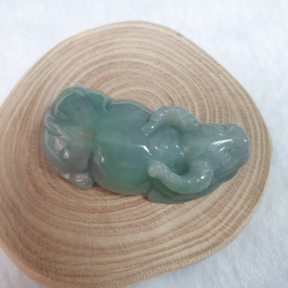 逸品軒～天然緬甸玉A貨-Z6612-牛墜子/小擺件 長40.7mm寬20.7mm厚9.6mm 💰售價1800元-細節圖2