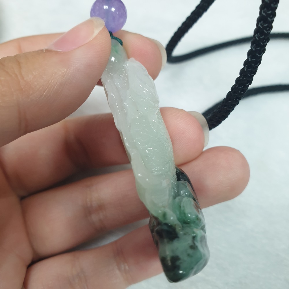 逸品軒~天然緬甸玉A貨-Z6635-冰糯力爭上游墜子/小擺件 長51.6mm寬30.6mm厚11.9mm-細節圖2