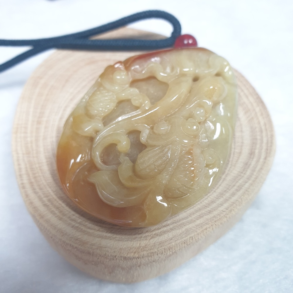 逸品軒～天然緬甸玉A貨-Z6690-黃翡荷包滿滿墜子 長43.8mm寬33.8mm厚11.3mm 💰售價2800元-細節圖4