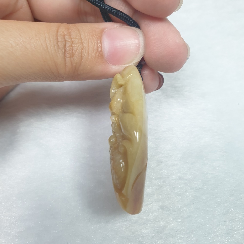 逸品軒～天然緬甸玉A貨-Z6690-黃翡荷包滿滿墜子 長43.8mm寬33.8mm厚11.3mm 💰售價2800元-細節圖5