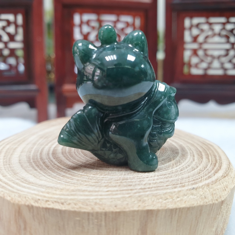 逸品軒～天然翡翠A貨-O0446-瓜料翡翠貓＋魚小擺件 長28.7mm寬28.5mm厚16.7mm 💰售價999元-細節圖3