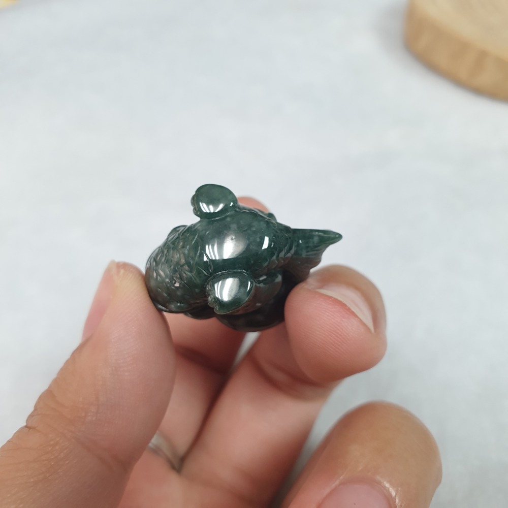 逸品軒～天然翡翠A貨-O0446-瓜料翡翠貓＋魚小擺件 長28.7mm寬28.5mm厚16.7mm 💰售價999元-細節圖5