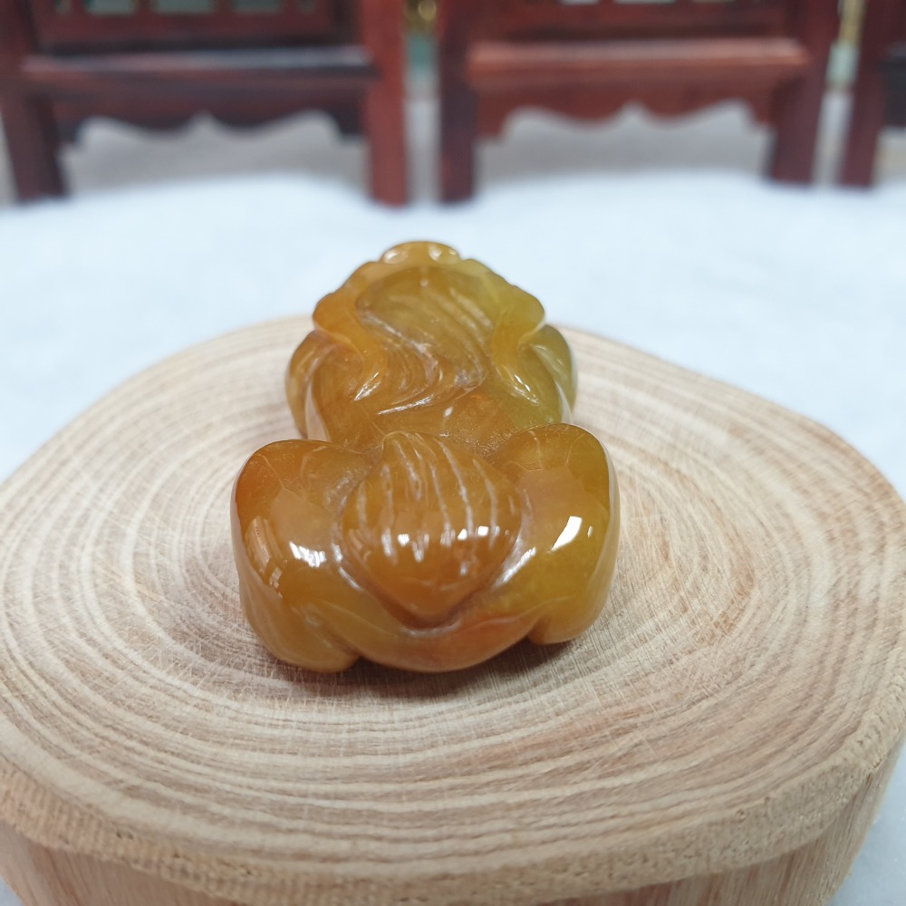 逸品軒~天然緬甸玉A貨-O0450-黃翡貔貅小擺件/墜子 長38.2mm寬20.4mm高10.6mm 💰售價1680元-細節圖3