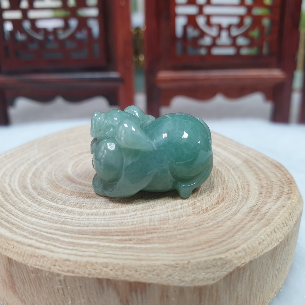 逸品軒~天然緬甸玉A貨-O0451-油青小豬墜子/小擺件 長22.9mm寬15.4mm高14mm 💰售價1500元 •-細節圖3