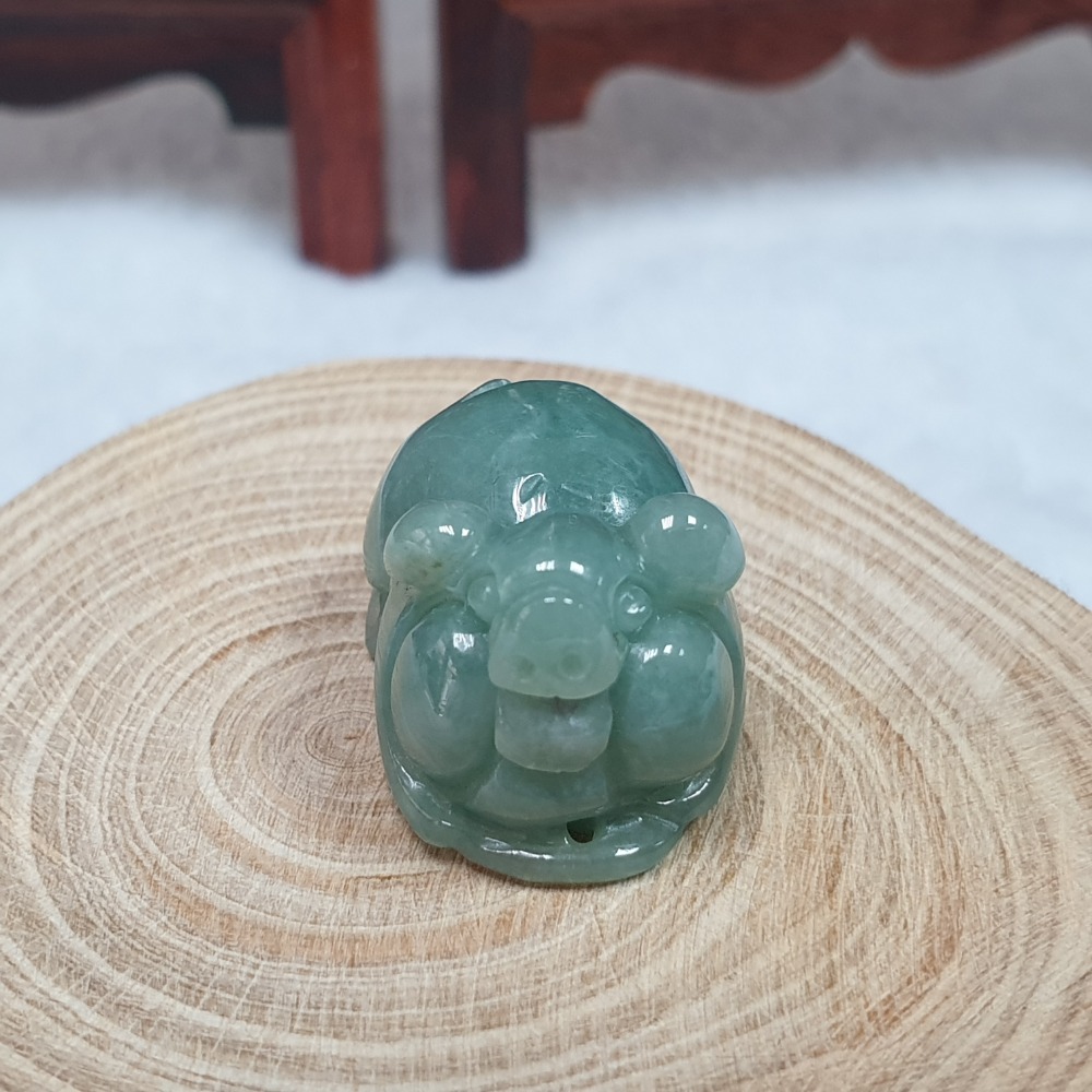 逸品軒~天然緬甸玉A貨-O0451-油青小豬墜子/小擺件 長22.9mm寬15.4mm高14mm 💰售價1500元 •-細節圖4