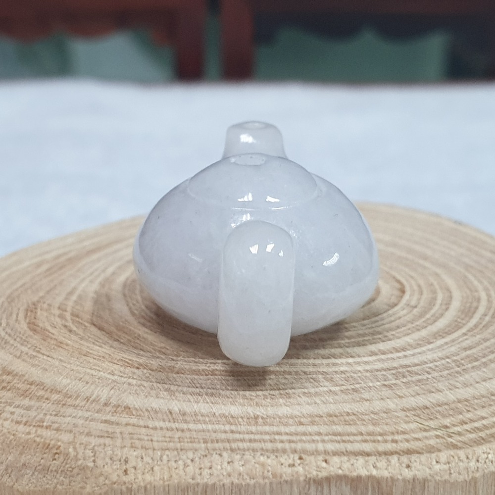 逸品軒～天然緬甸玉A貨-O0458-翡翠茶壺小擺件（有孔可當包掛/吊飾） 直徑30.5mm寬20.7mm厚14.4mm-細節圖3