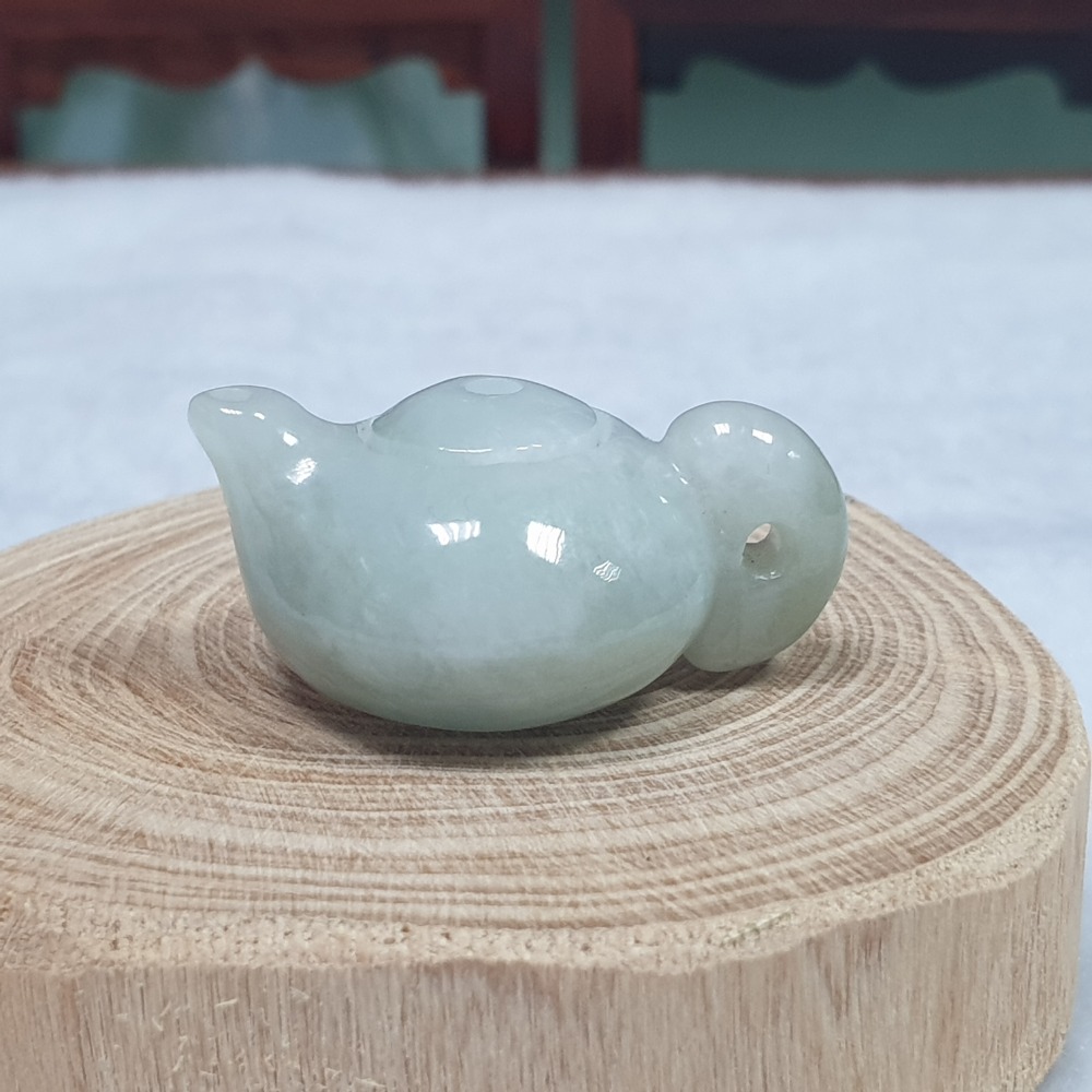 逸品軒～天然緬甸玉A貨-O0459-翡翠茶壺小擺件（有孔可當包掛/吊飾） 直徑29.7mm厚14.8mm-細節圖2