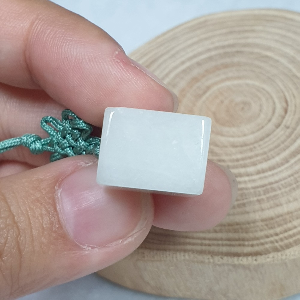 逸品軒~天然緬甸玉A貨-O0473-翡翠麻將吊飾-長16.8mm寬13.8mm厚10.1mm  ♥️售價350元-細節圖5