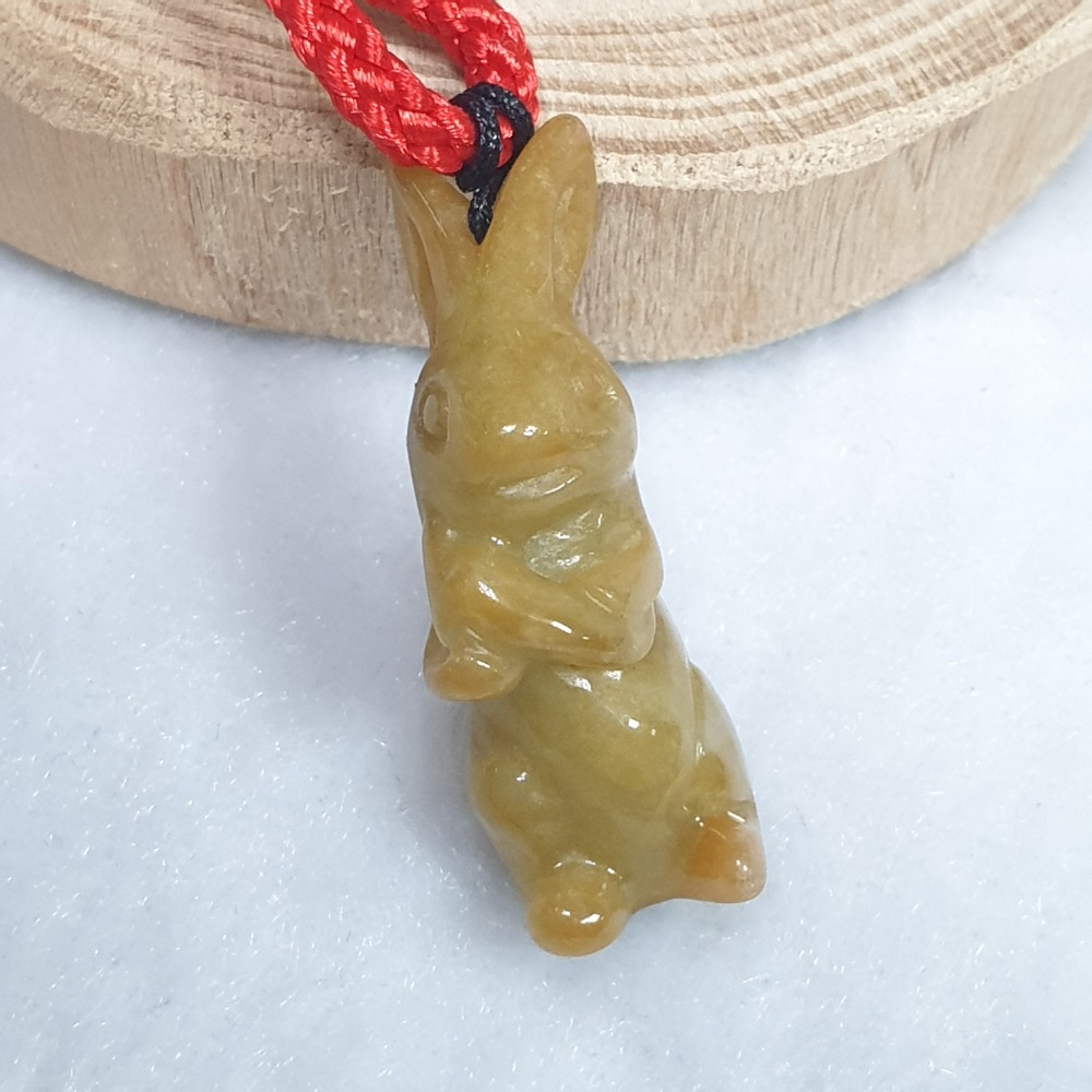 逸品軒～天然緬甸玉A貨-O0474-黃翡小兔子吊飾  長30.6mm寬11.1mm厚11.9mm  💰售價1100元-細節圖3