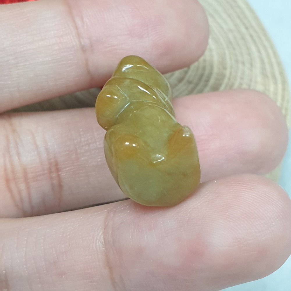 逸品軒～天然緬甸玉A貨-O0474-黃翡小兔子吊飾  長30.6mm寬11.1mm厚11.9mm  💰售價1100元-細節圖5