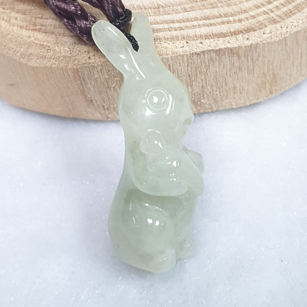 逸品軒~天然緬甸玉A貨-O0475-淡春彩玉兔迎春子小擺件 長29.1mm寬11.8mm厚11mm 💰售價1100元-細節圖2