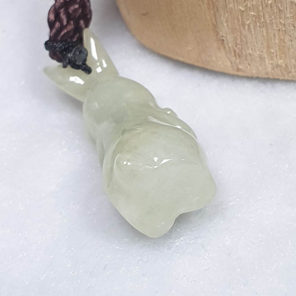 逸品軒~天然緬甸玉A貨-O0475-淡春彩玉兔迎春子小擺件 長29.1mm寬11.8mm厚11mm 💰售價1100元-細節圖4