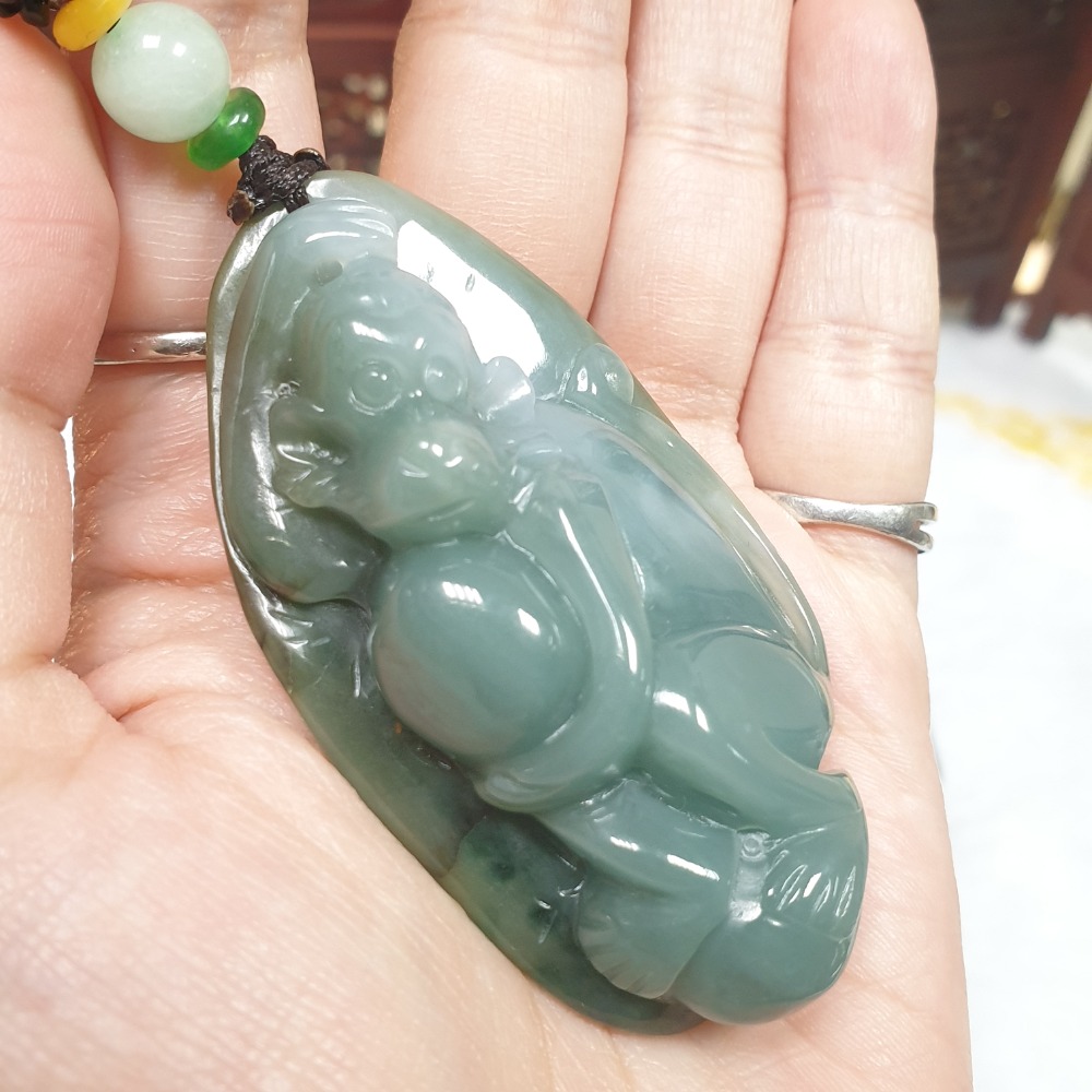 逸品軒~天然緬甸玉A貨-Z6750-帶皮猴抱桃墜子 長60.2mm寬33.4mm厚17.2mm 💰售價2200元-細節圖4