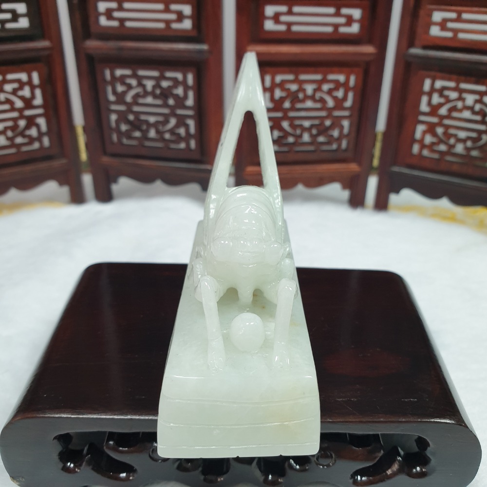 逸品軒~天然緬甸玉A貨-O0479- 翡翠一鳴驚人擺件- 長70.6mm寬30mm高60.8mm 售價3280元-細節圖2