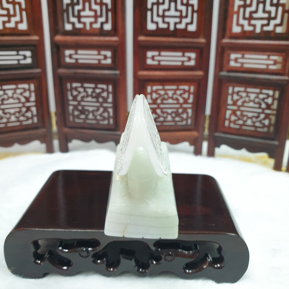 逸品軒~天然緬甸玉A貨-O0479- 翡翠一鳴驚人擺件- 長70.6mm寬30mm高60.8mm 售價3280元-細節圖4